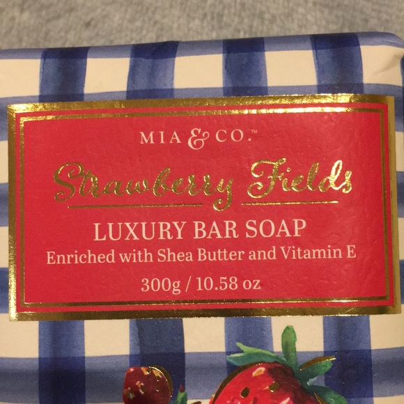 Scented Strawberry Fields Luxury Bar Hand Soap NWT 10.58oz shea butter vit E - Picture 2 of 15